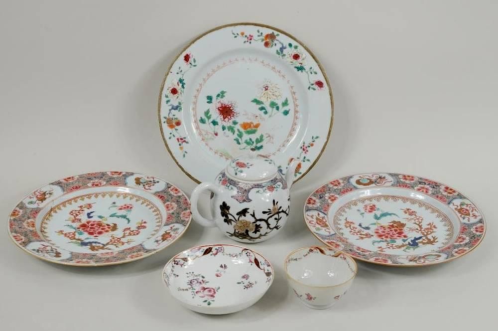 Appraisal: Five Chinese Export Porcelain Items Five Chinese export porcelain items