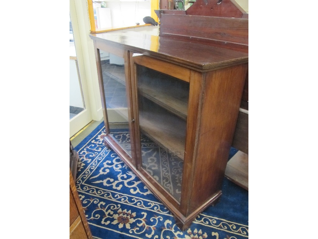 Appraisal: Victorian mahogany glazed two door bookcase