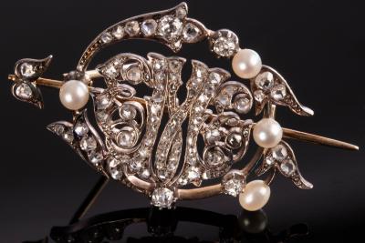 Appraisal: A diamond and pearl brooch of openwork form with central