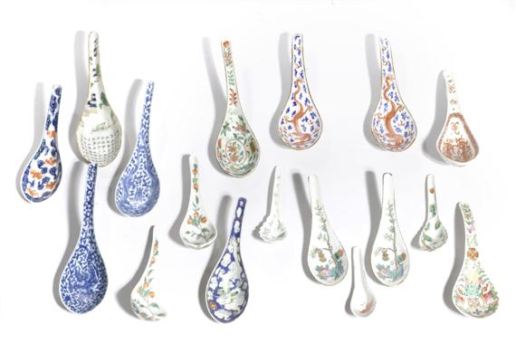 Appraisal: A SET OF SEVENTEEN PORCELAIN SPOONS China the majority from