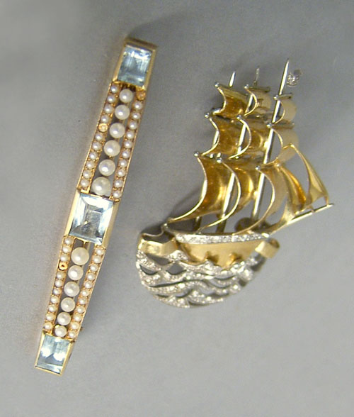 Appraisal: K yellow gold ship form brooch by J E Caldwell