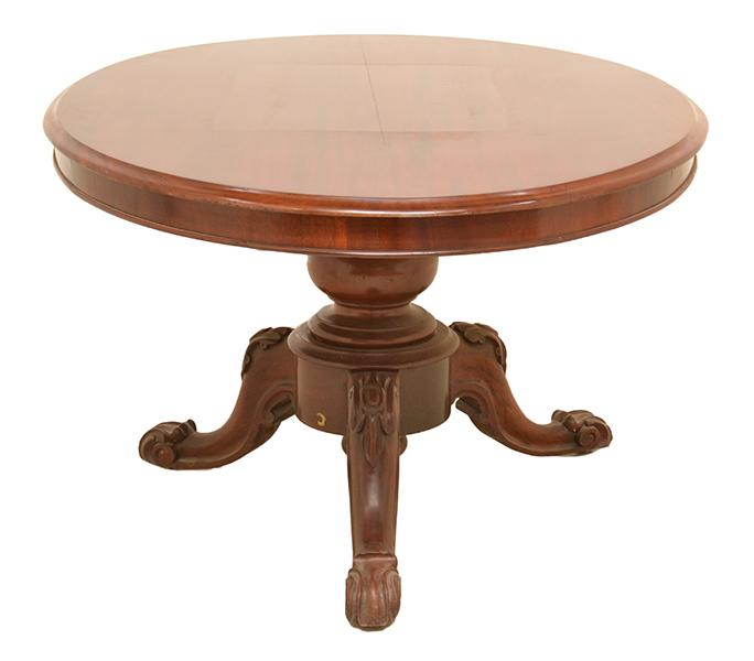 Appraisal: A VICTORIAN MAHOGANY OVAL TOP LOO TABLE Above a lobed