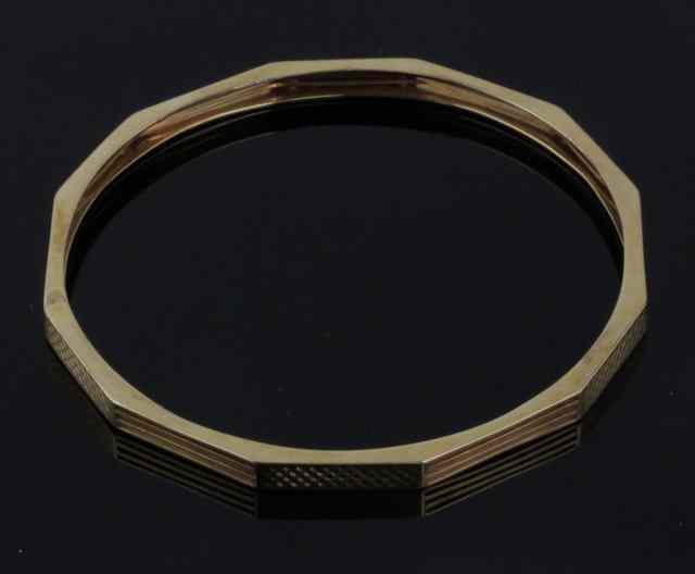 Appraisal: A ct gold bangle approximately gm