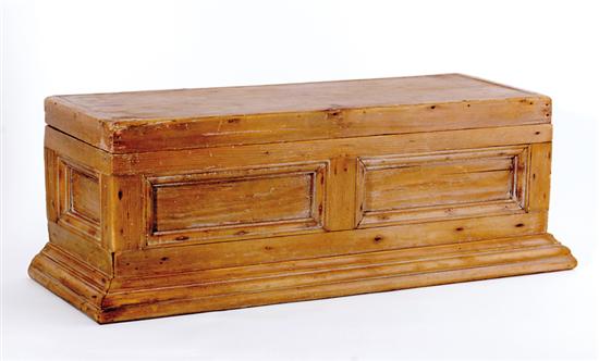 Appraisal: American pine box th century hinged top with molded edge