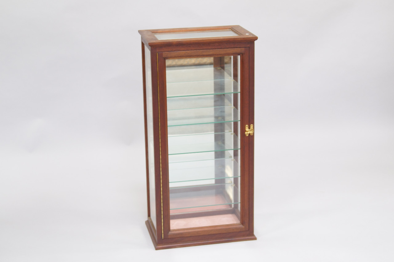 Appraisal: A mahogany and glazed collector's cabinet enclosing five glass shelves