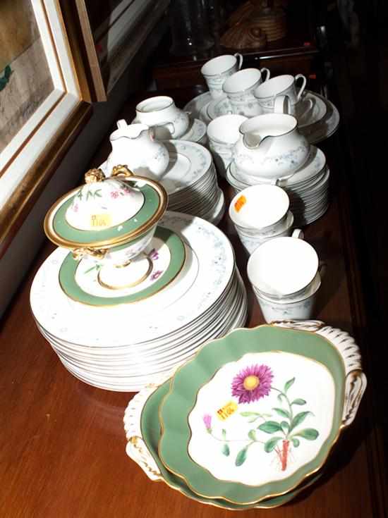 Appraisal: Royal Doulton -piece dinner service in the ''Angelique'' pattern and