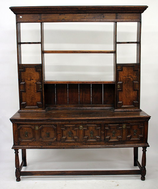 Appraisal: A LATE TH CENTURY OAK DRESSER with plate rack back