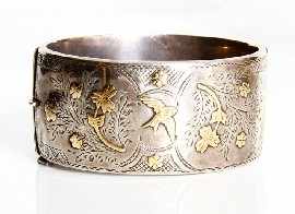 Appraisal: A Victorian sterling silver oval hinged cuff with swallow motif