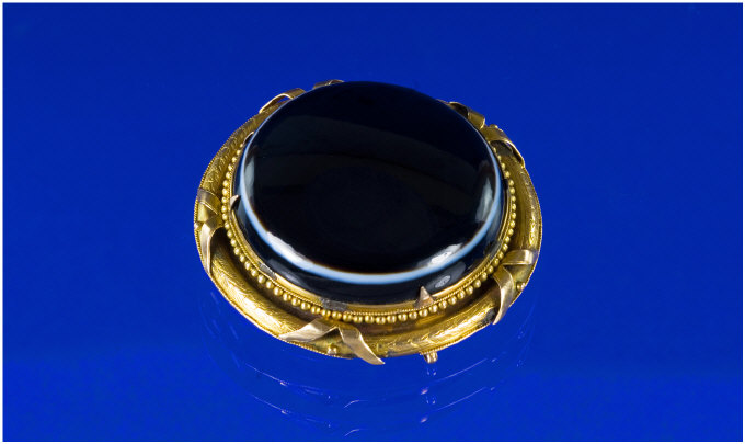 Appraisal: Victorian Gold Mourning Brooch C Round set with black onyx