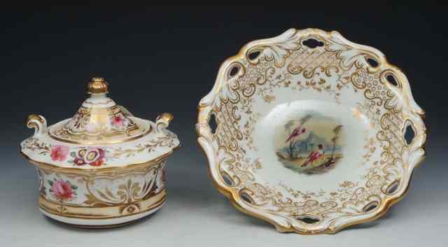 Appraisal: AN ENGLISH PORCELAIN SUCRIER painted with roses and with gilt