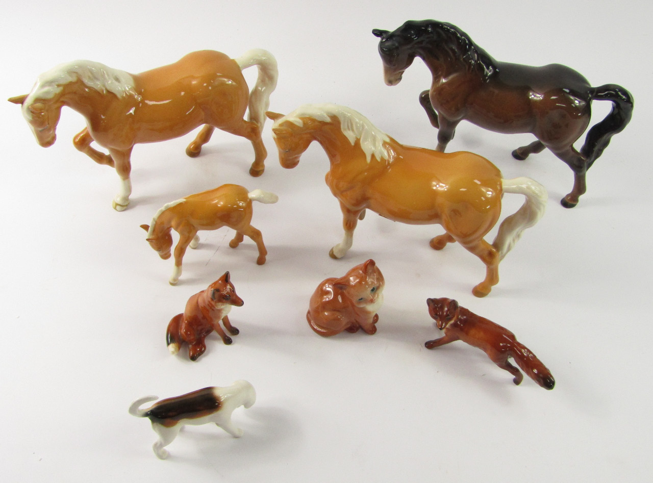 Appraisal: Beswick animal figures comprising brown glass horse two Palomino horses