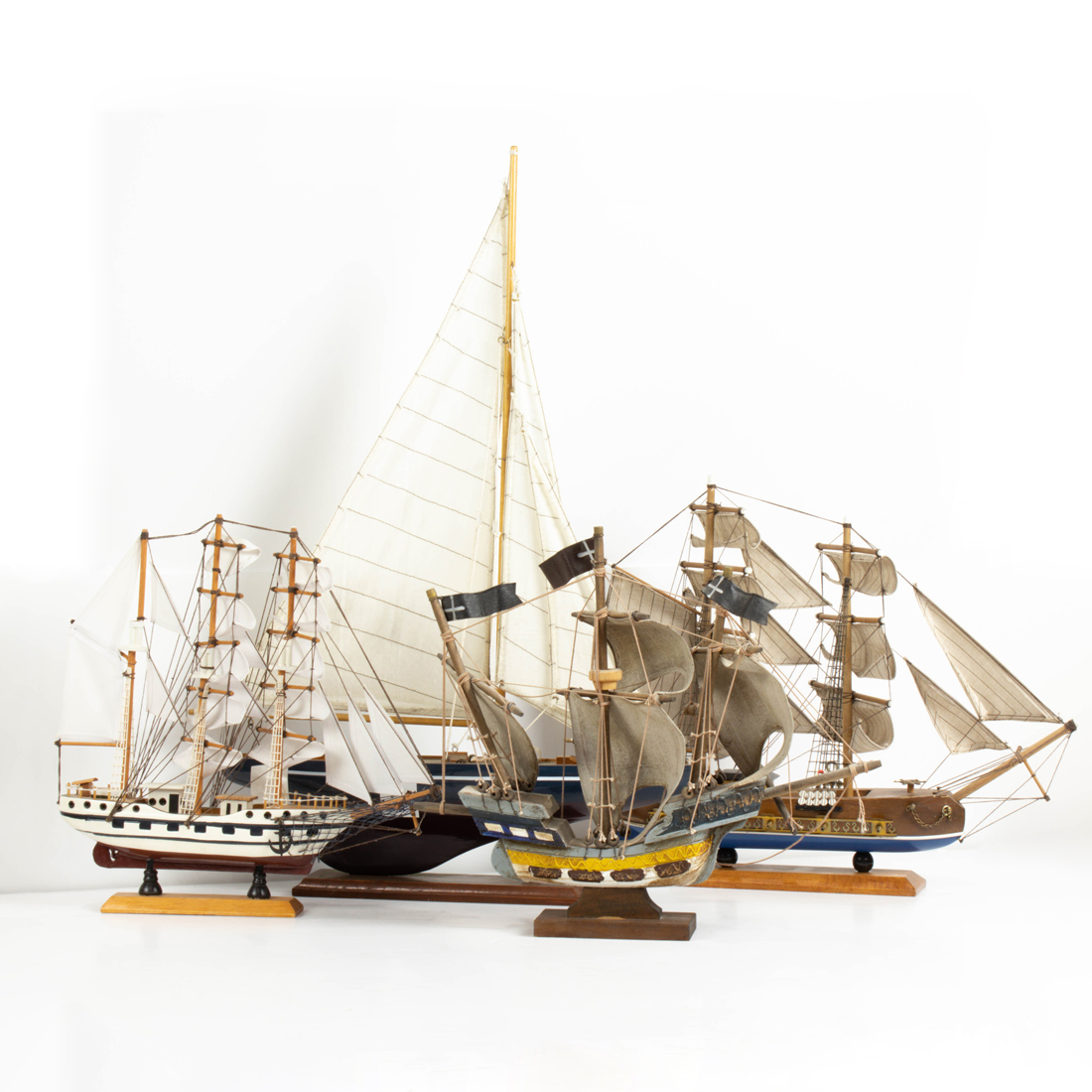 Appraisal: LOT OF SHIPS MODEL GROUP lot of Ships model group