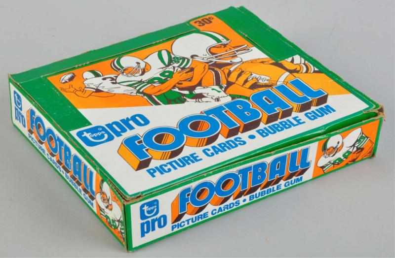 Appraisal: Box of Topps Football Cello Packs Description Includes cello packs