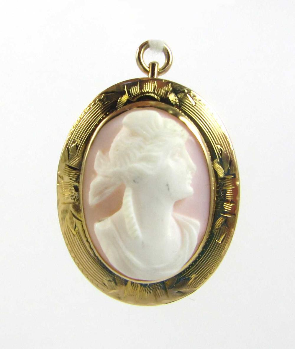 Appraisal: VICTORIAN CAMEO AND YELLOW GOLD PENDANT BROOCH The relief carved