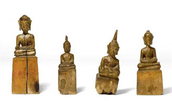 Appraisal: LOT VON VIER KLEINEN HOLZ-BUDDHAS Thailand Jh H bis cm