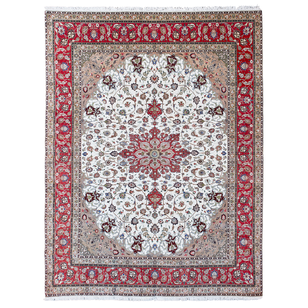 Appraisal: ISFAHAN CARPET CENTRAL PERSIA MODERN the cream field with rust