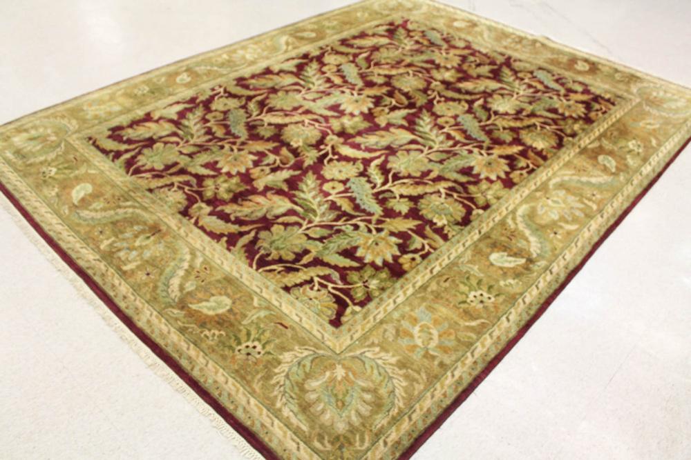 Appraisal: A CONTEMPORARY HAND KNOTTED ORIENTAL CARPET Indo-Persian overall floral arabesque