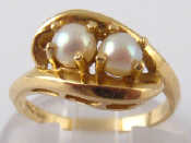 Appraisal: A yellow metal tests carat gold cultured pearl ring pearls