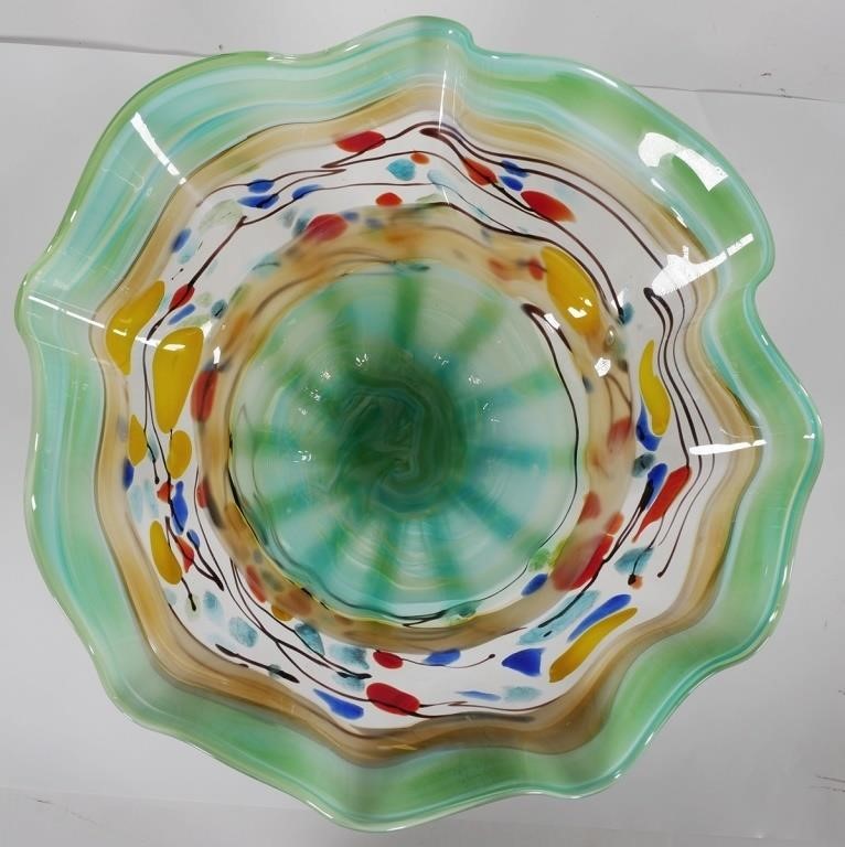 Appraisal: Art glass centerpiece bowl Murano style No apparent signature Measures