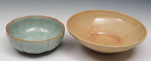 Appraisal: A Chinese celadon lobed small dishYuan Song dynasty cm and