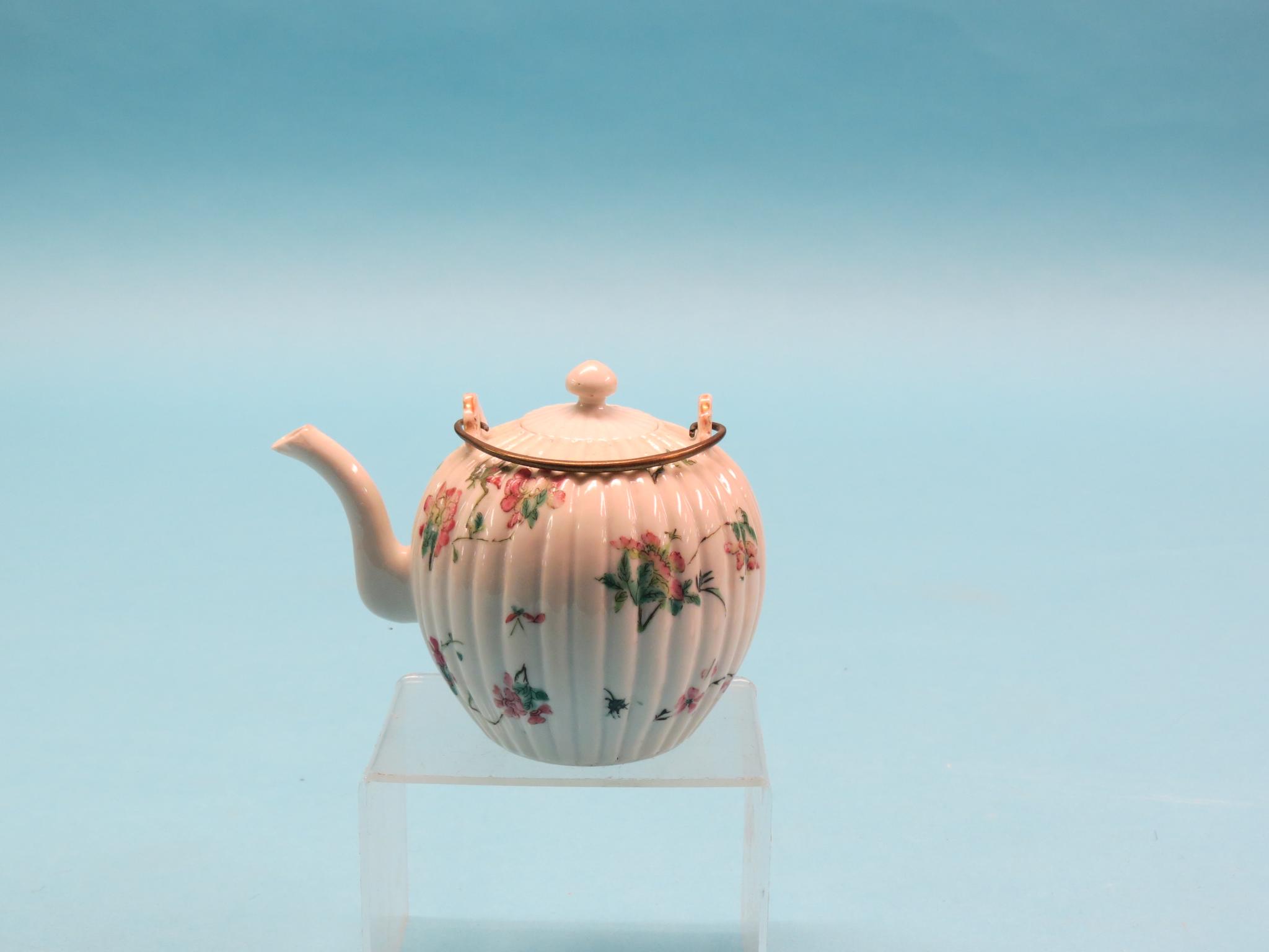 Appraisal: An early th century Chinese porcelain teapot reeded bullet-shape with