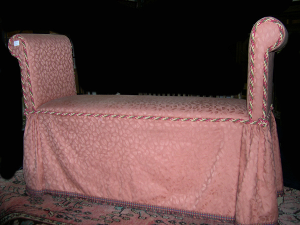 Appraisal: Victorian-Style Upholstered Window Seat the padded seat flanked to either