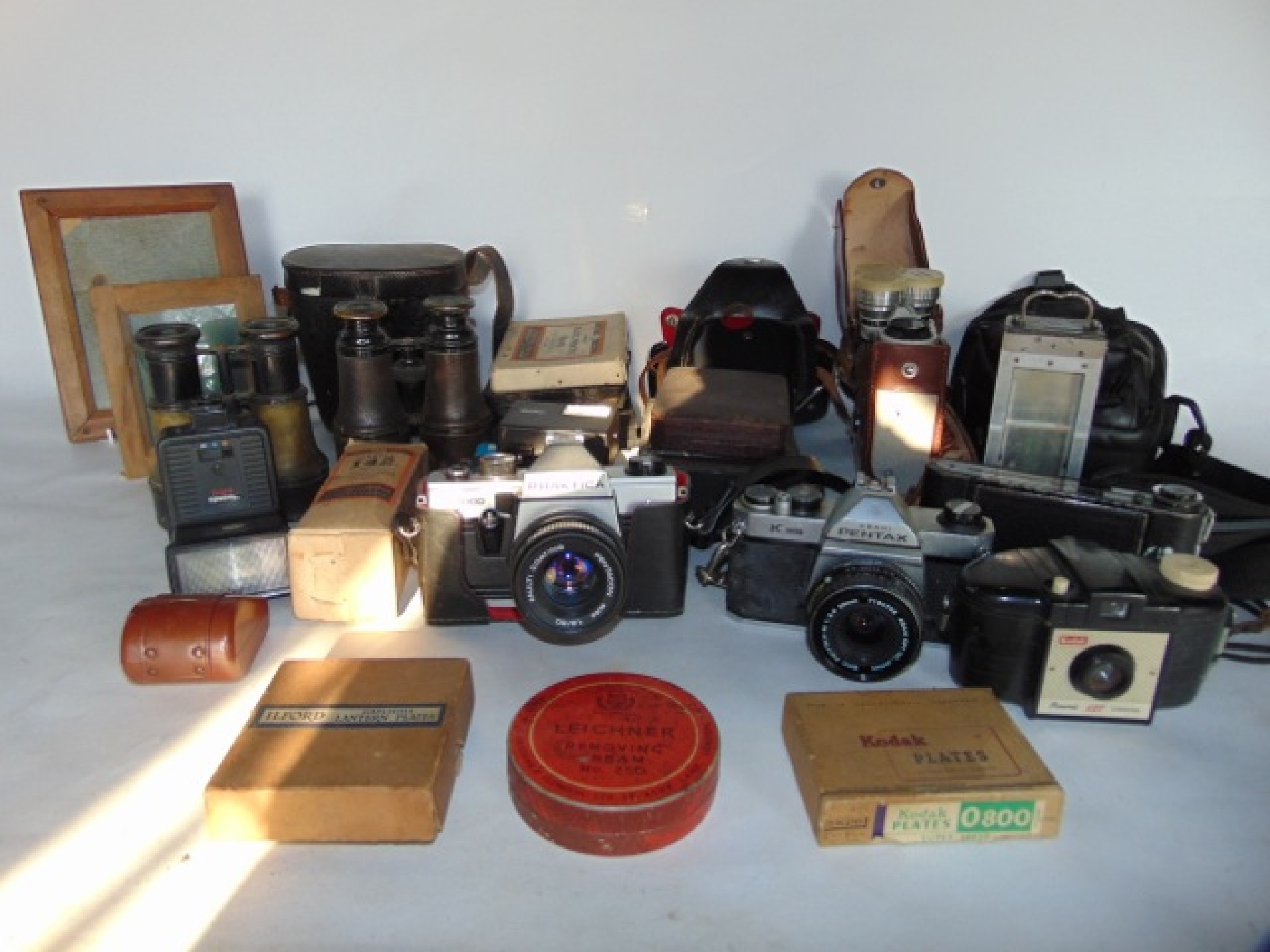 Appraisal: A box containing an assortment of th century cameras binoculars