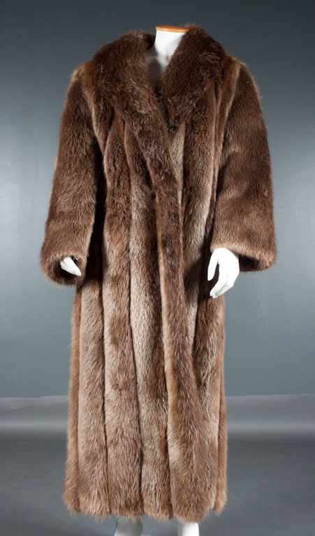 Appraisal: Beaver fur coat retailed by Mano Swartz Estimate -