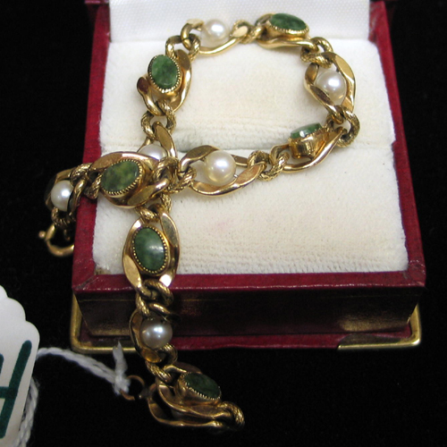 Appraisal: JADE PEARL AND EIGHTEEN KARAT GOLD CHAIN BRACELET Six oval