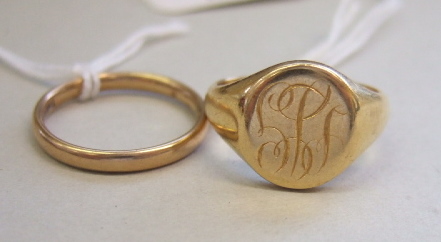 Appraisal: An ct gold oval signet ring monogram engraved London and