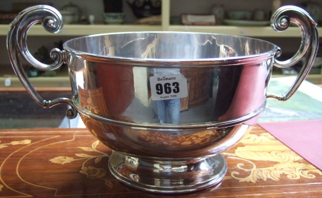 Appraisal: A silver twin handled large rose bowl on a circular