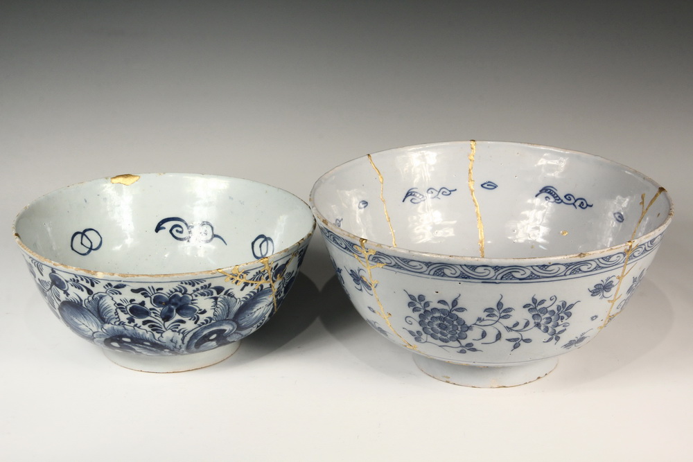 Appraisal: TWO EARLY LARGE DELFT BOWLS - th c Blue and