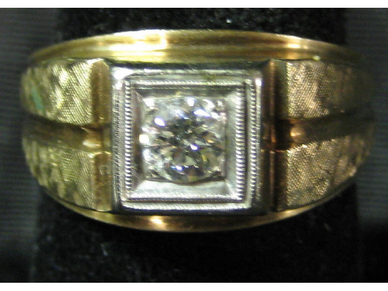 Appraisal: MAN'S DIAMOND RING k yellow gold block style ring set