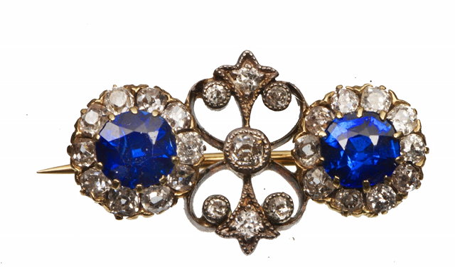 Appraisal: AN EDWARDIAN SAPPHIRE AND DIAMOND BROOCH in the form of