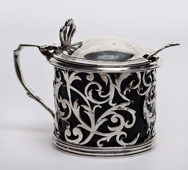 Appraisal: AN EARLY VICTORIAN SILVER MUSTARD POT with pierced sides decorated