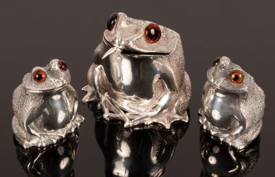 Appraisal: A novelty three-piece silver cruet of toad form Richard Comyns