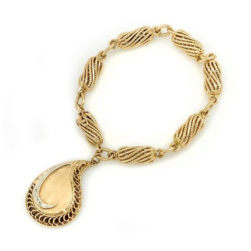 Appraisal: k Yellow gold bracelet with large teardrop locket k Yellow