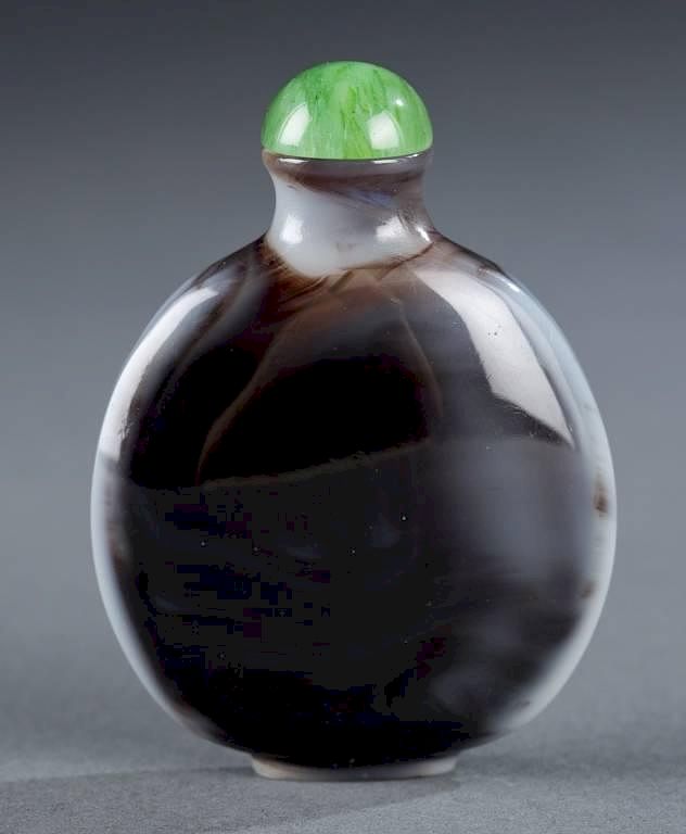 Appraisal: Glass Chinese snuff bottle A glass Chinese snuff bottle c