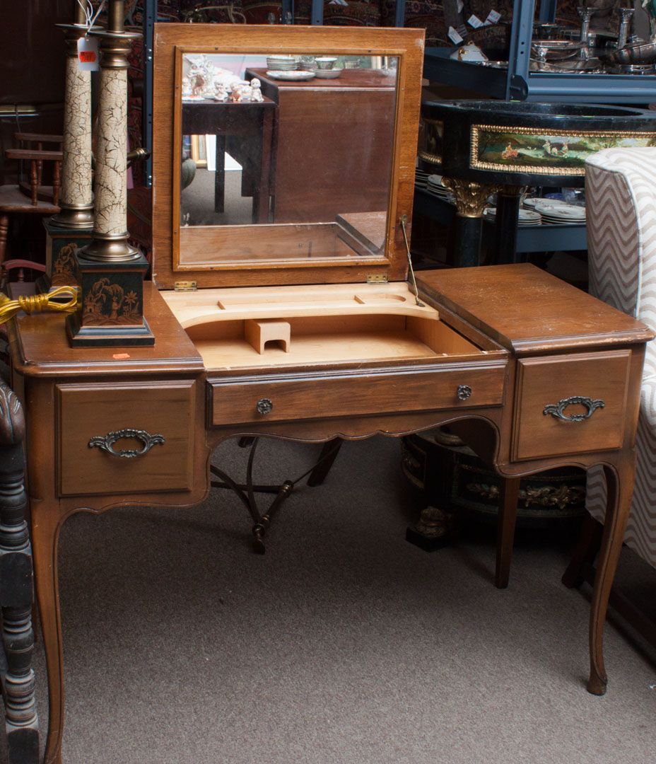 Appraisal: Lady's vanity table