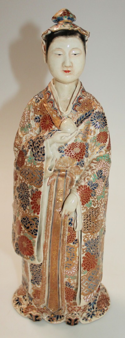 Appraisal: A Japanese Meiji period satsuma figure of a standing geisha