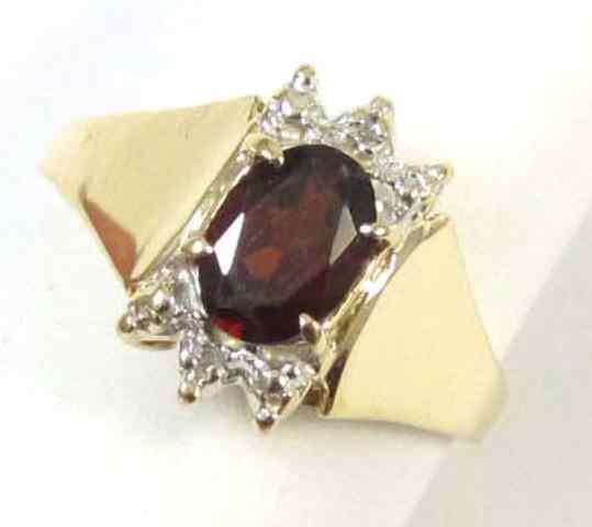 Appraisal: GARNET DIAMOND AND TEN KARAT GOLD RING three round-cut diamonds