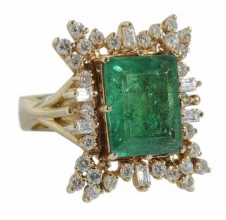 Appraisal: kt Emerald and Diamond Ring lady's vintage ring with central