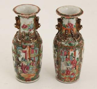 Appraisal: PAIR OF ROSE MEDALLION CABINET VASES WITH DRAGON AND FOO