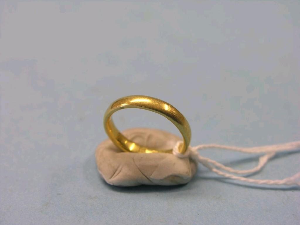 Appraisal: A ct gold wedding ring ring size M grams