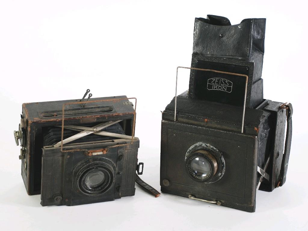 Appraisal: 's ZEISS IKON MICROFLEX A FOLDING SLR PLATE CAMERA with