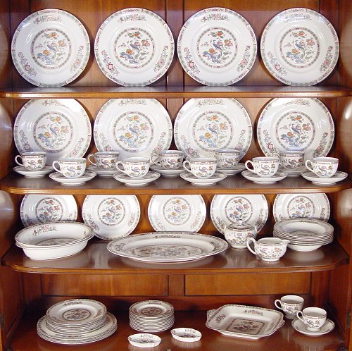 Appraisal: WEDGWOOD ''KUTANI CRANE'' FINE DINNER SERVICE O pieces to inc