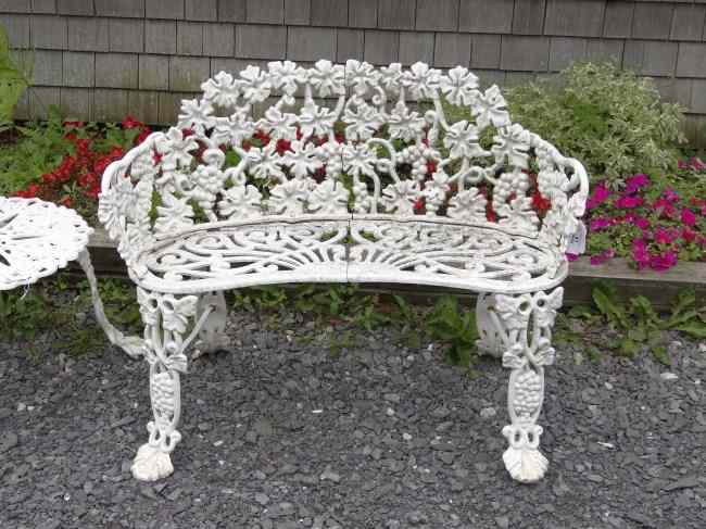 Appraisal: Cast iron garden bench '' W