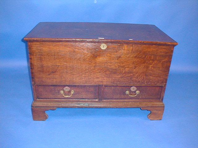 Appraisal: An thC oak mule chest with lift top two cross