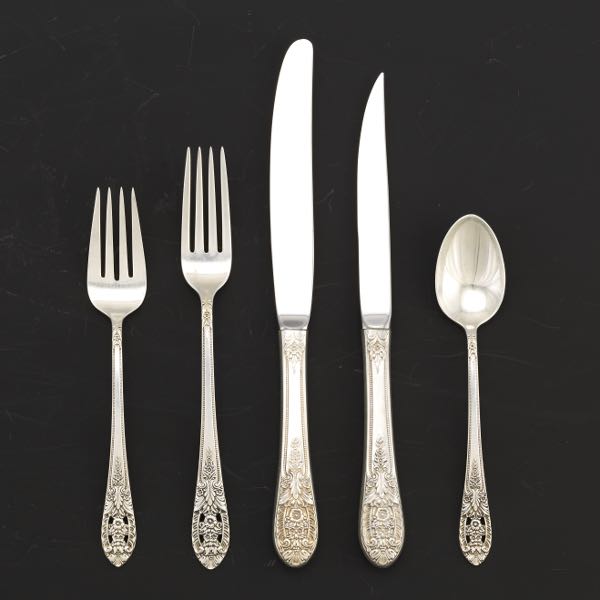 Appraisal: FINE ARTS CROWN PRINCESS STERLING SILVER FLATWARE SET Total of