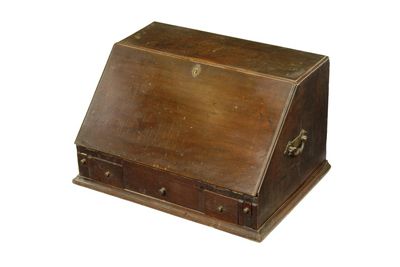 Appraisal: A mahogany table top bureau with a tiered interior of